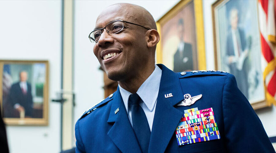 Глава США военного ведомства посещает Ближний Восток на фоне напряженности