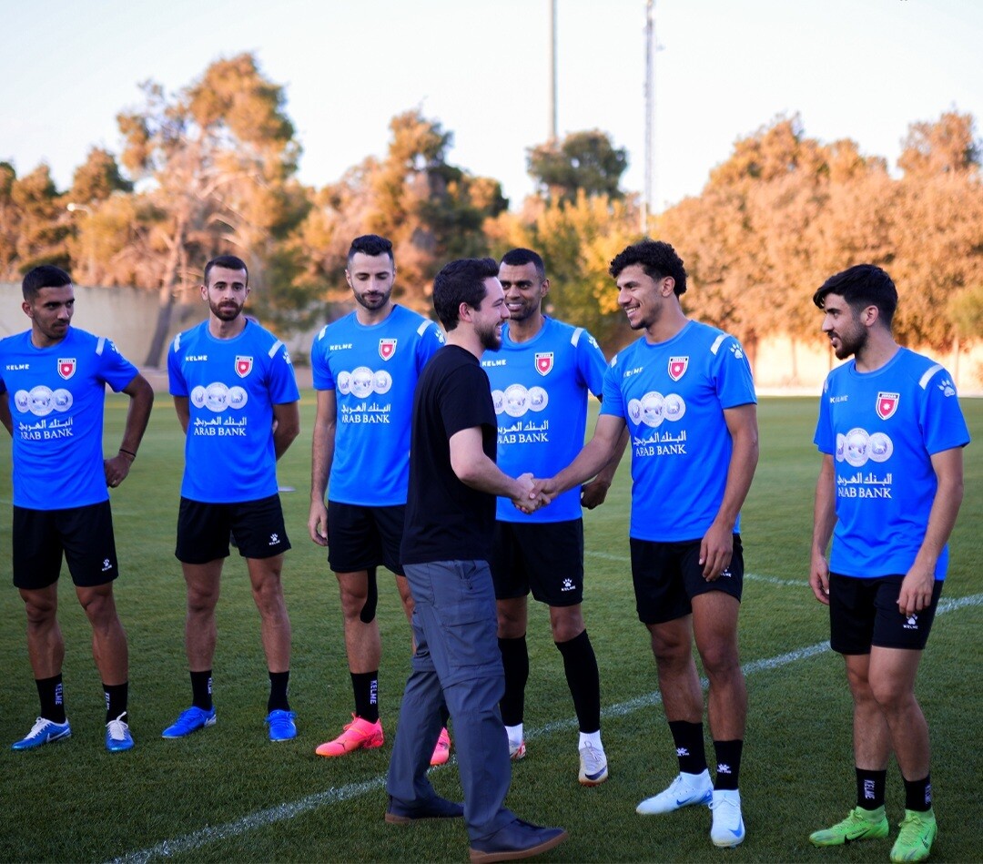 Принц Ибн Абдаллах II следит за тренировками сборной Нешамы